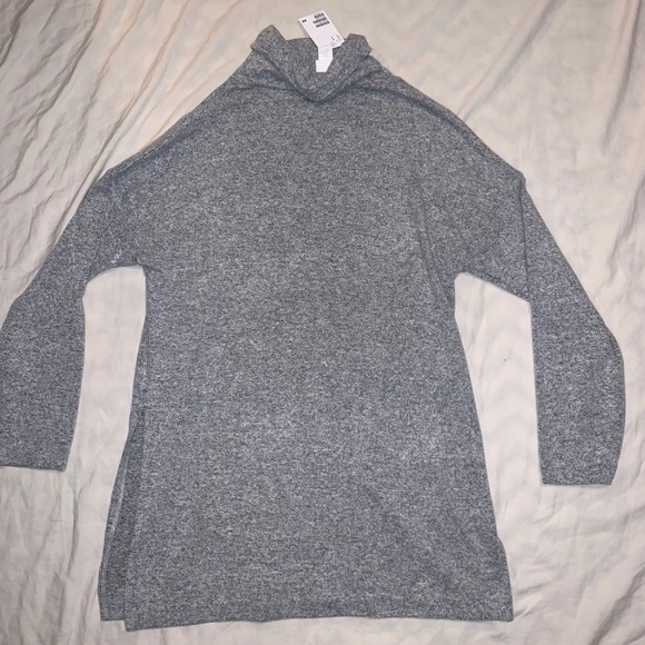 Oversized Long Turtle Neck Sweater - Picture 2 of 3